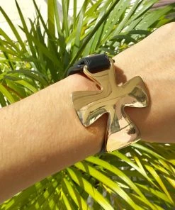 Fabulous Shoes ACCESORIES AND JEWELRY Gold Cross Bracelet