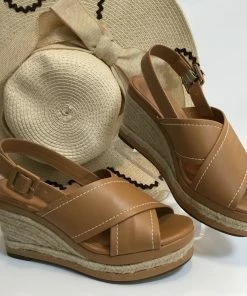 Fabulous Shoes Cute Brown Wedge