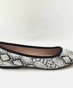 Fabulous Shoes White Black Ballerina